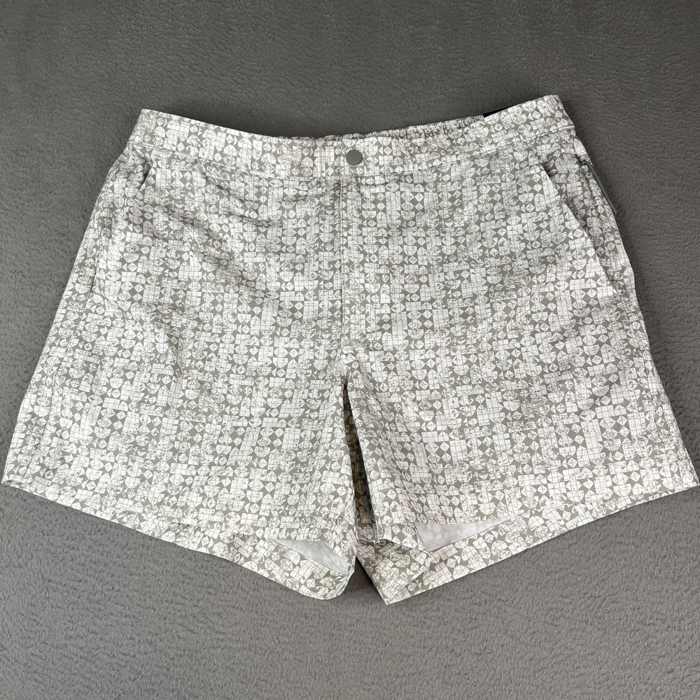VRST Shorts Mens Large White/Silver Geo Resort Slim Fit 5" Hybrid Quick Dry